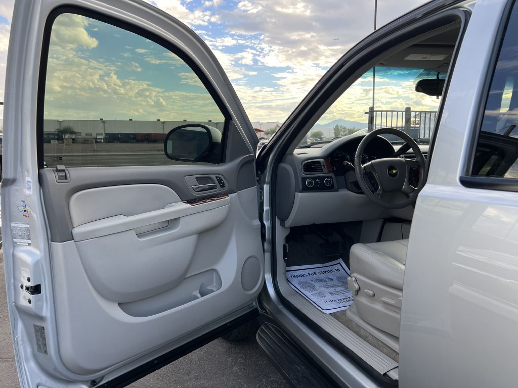 Photo 9 of this CHEVROLET SUBURBAN