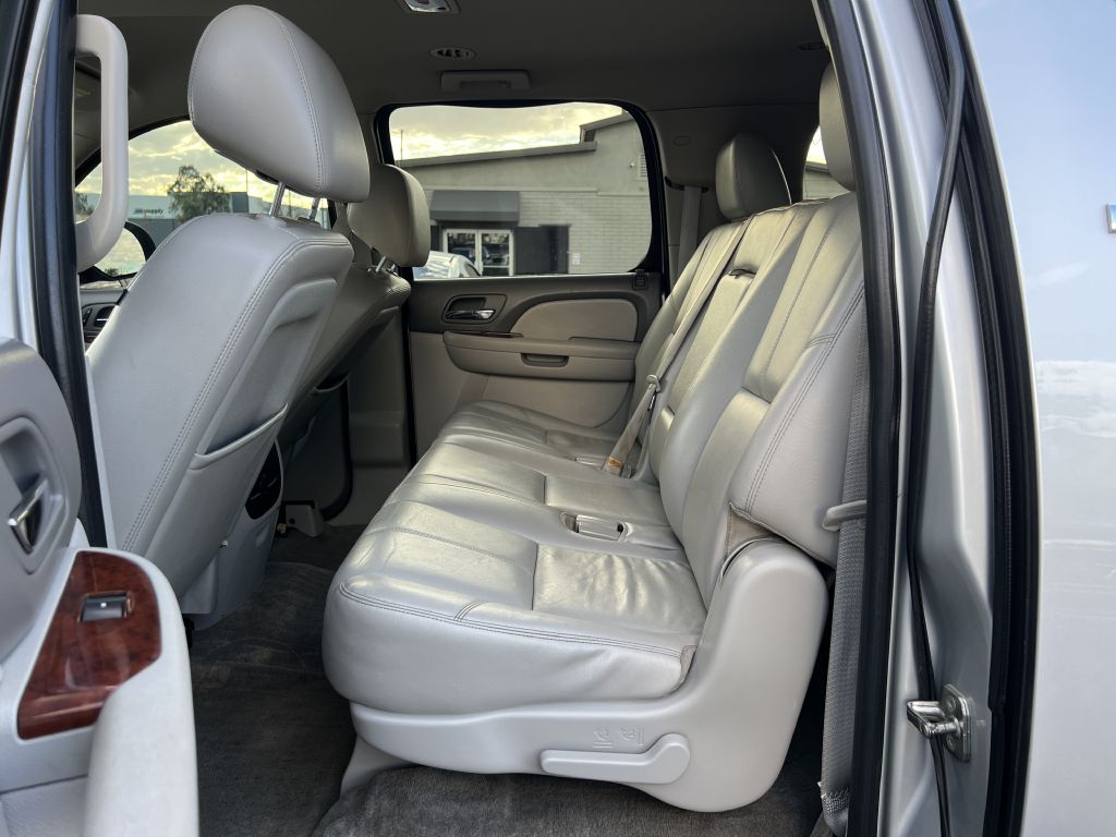 Photo 12 of this CHEVROLET SUBURBAN