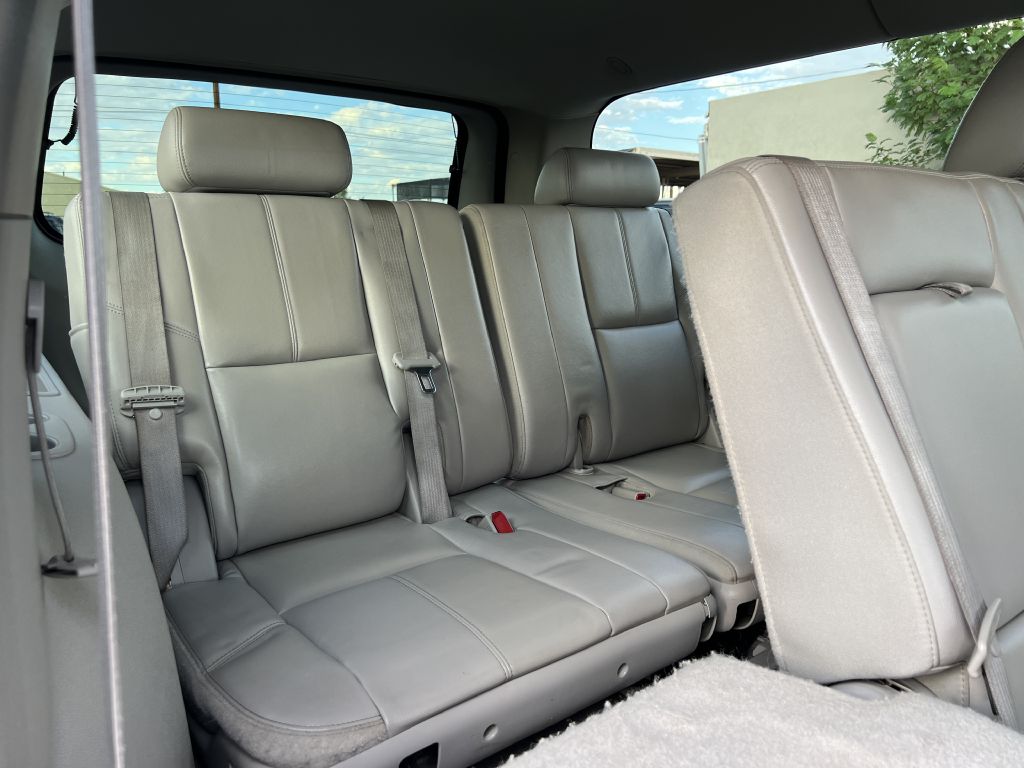 Photo 15 of this CHEVROLET SUBURBAN