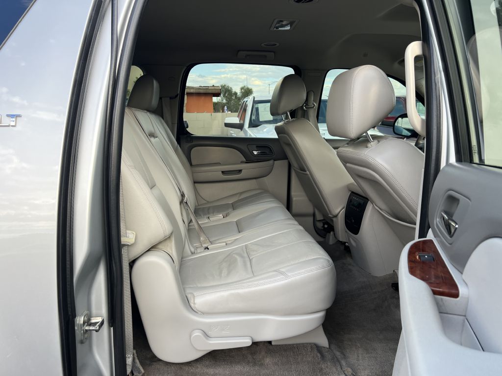 Photo 17 of this CHEVROLET SUBURBAN