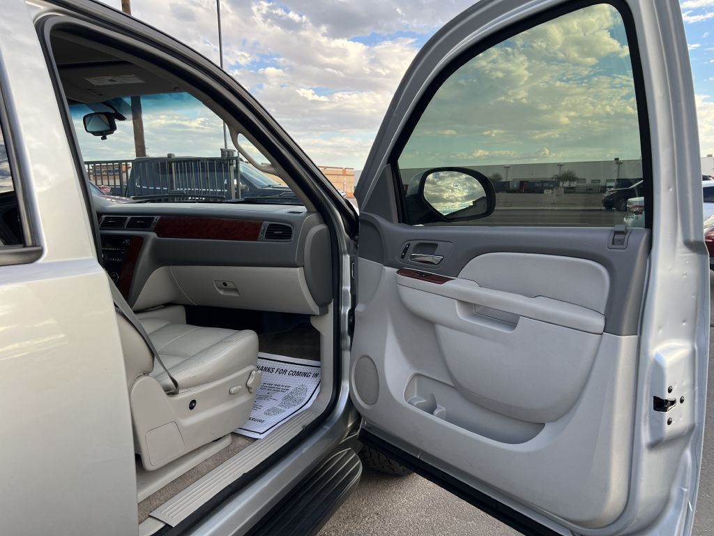 Photo 18 of this CHEVROLET SUBURBAN