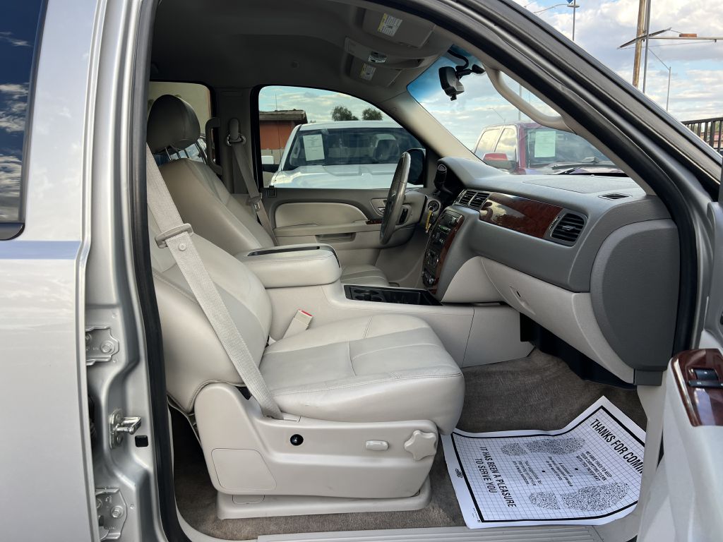 Photo 19 of this CHEVROLET SUBURBAN