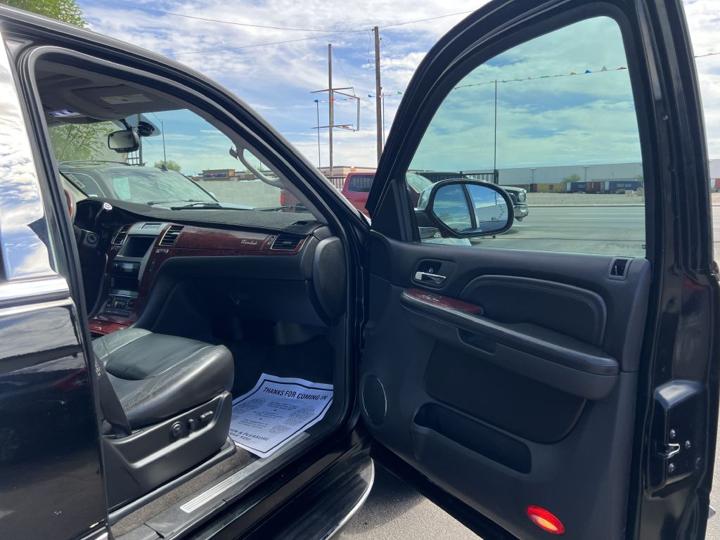 Photo 18 of this CADILLAC ESCALADE