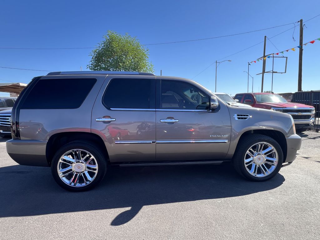 Photo 4 of this CADILLAC ESCALADE
