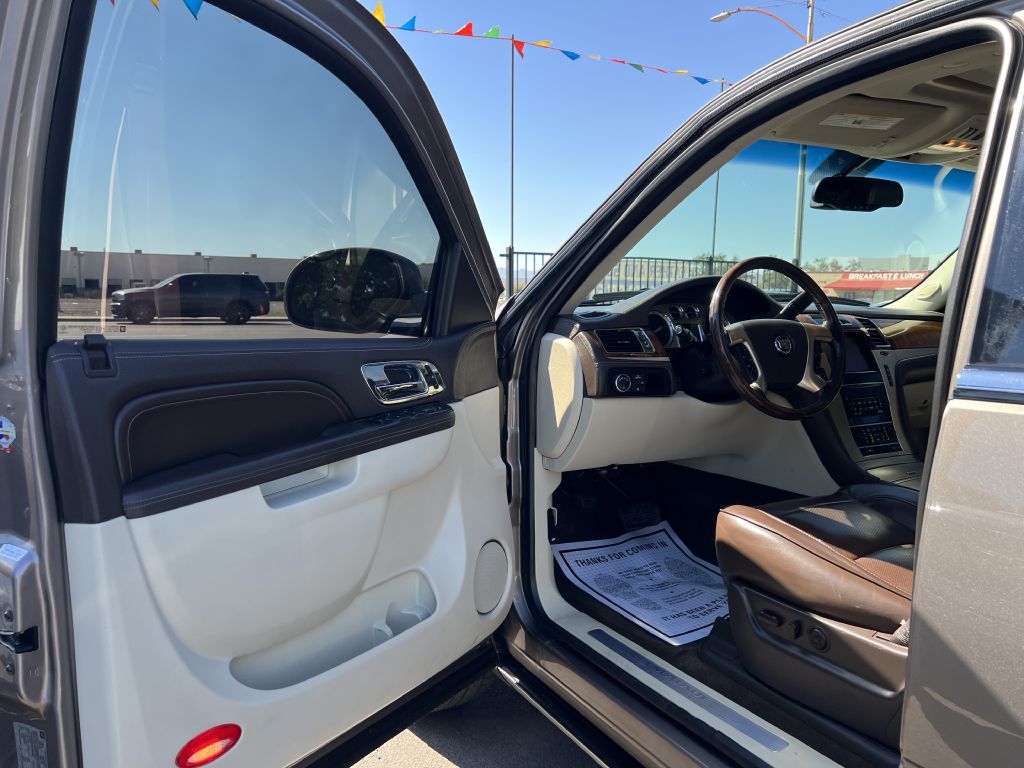 Photo 9 of this CADILLAC ESCALADE