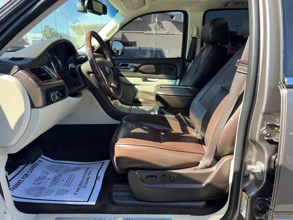 Photo 10 of this CADILLAC ESCALADE