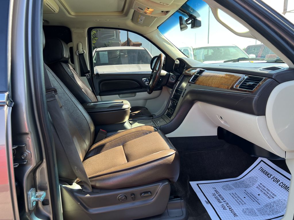 Photo 19 of this CADILLAC ESCALADE