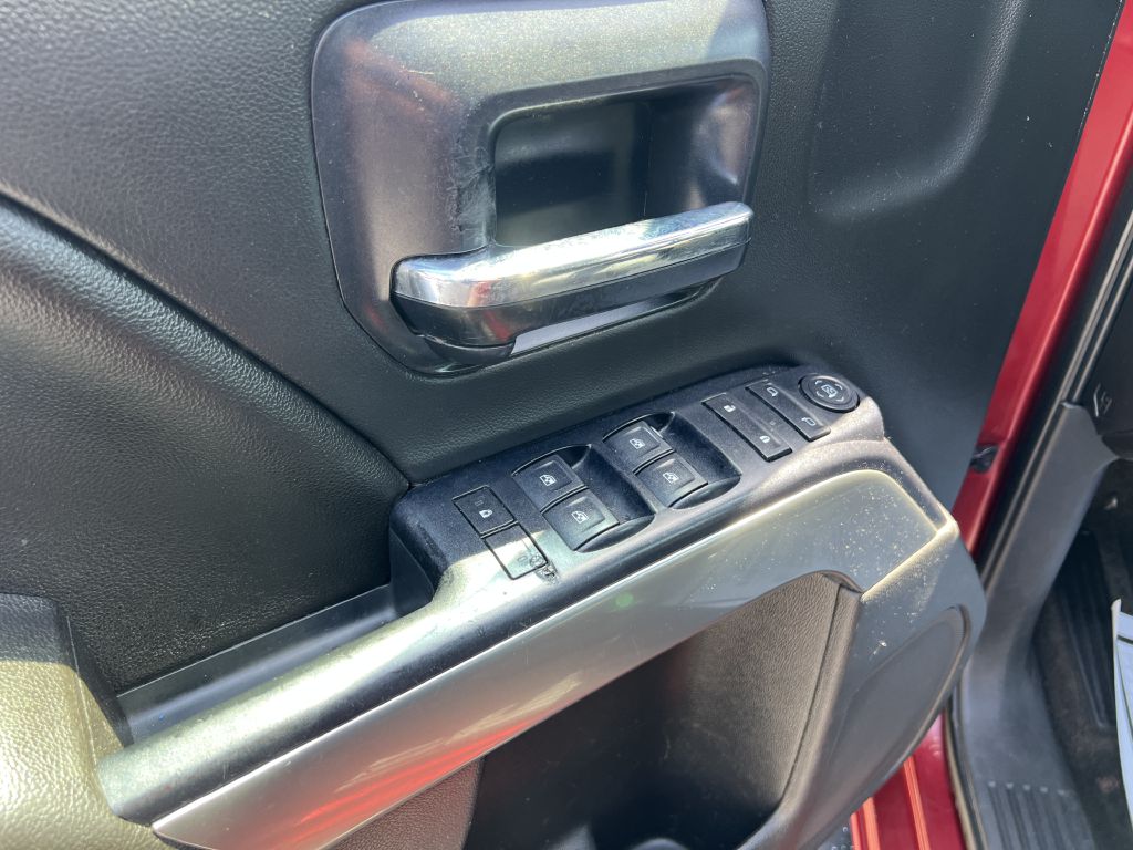 Photo 18 of this CHEVROLET SILVERADO