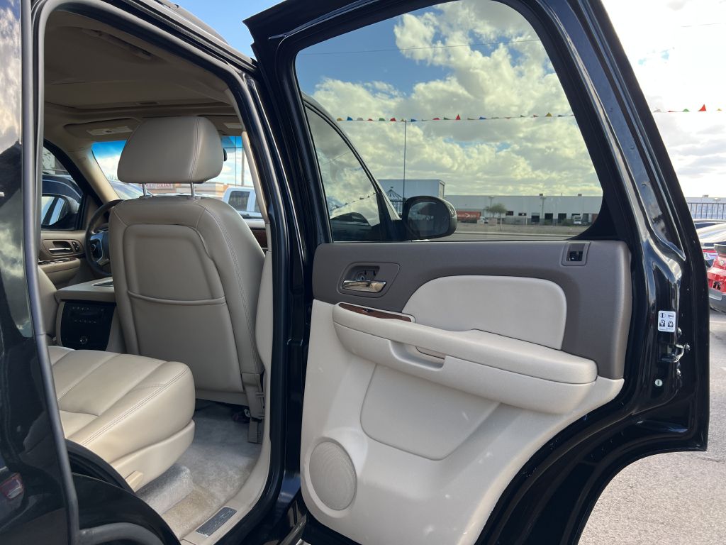 Photo 16 of this GMC YUKON