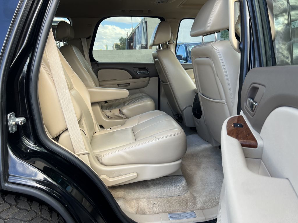 Photo 17 of this GMC YUKON