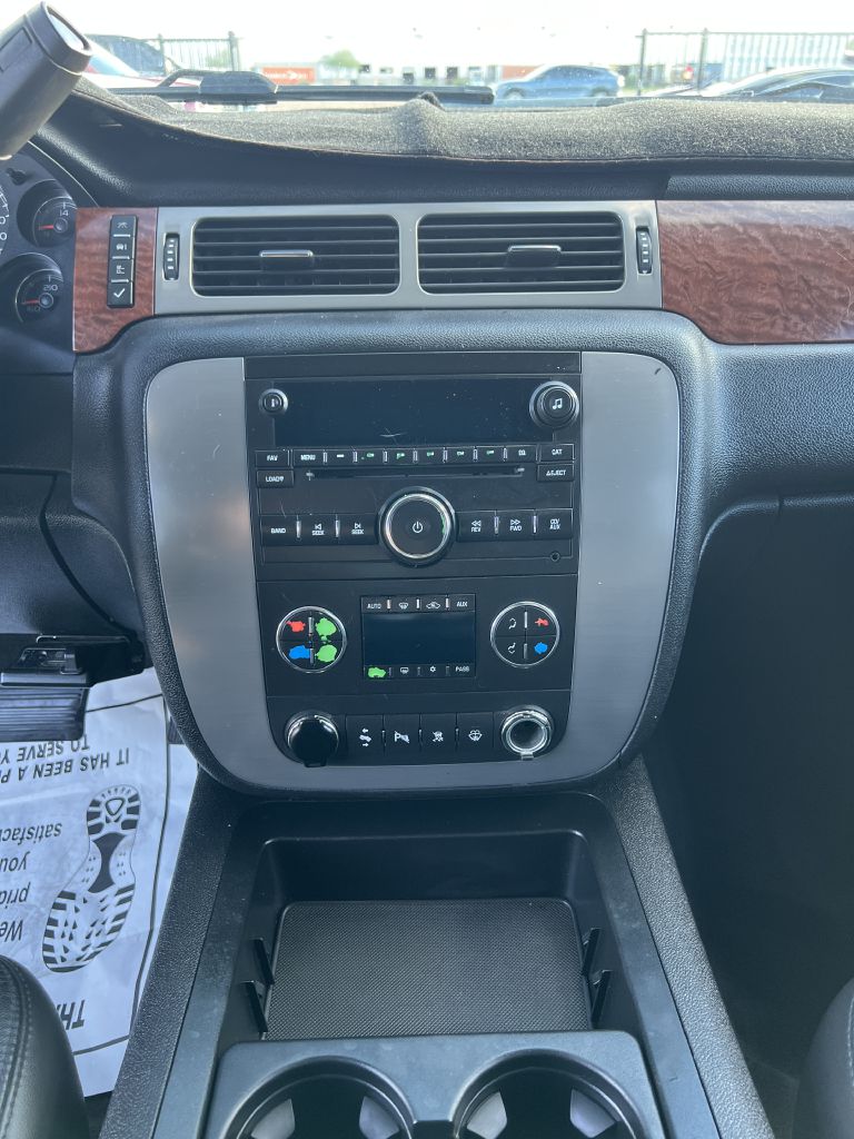Photo 22 of this GMC YUKON