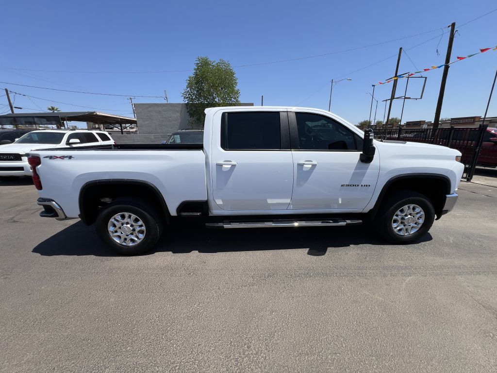 Photo 4 of this CHEVROLET SILVERADO 2500