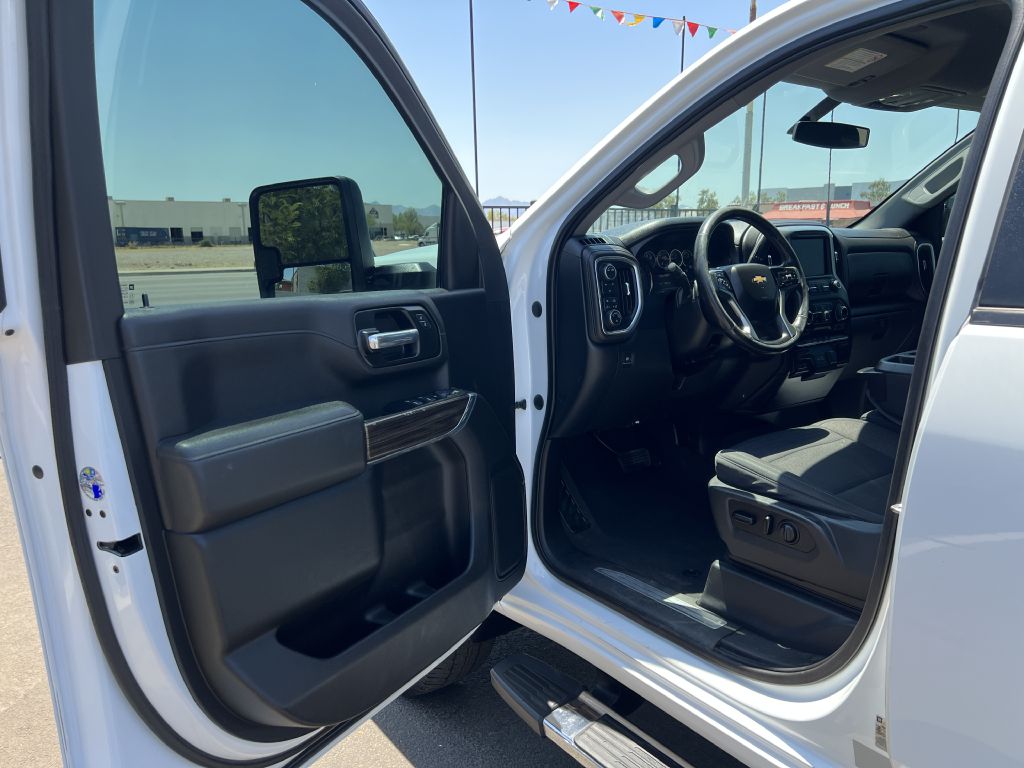 Photo 9 of this CHEVROLET SILVERADO 2500