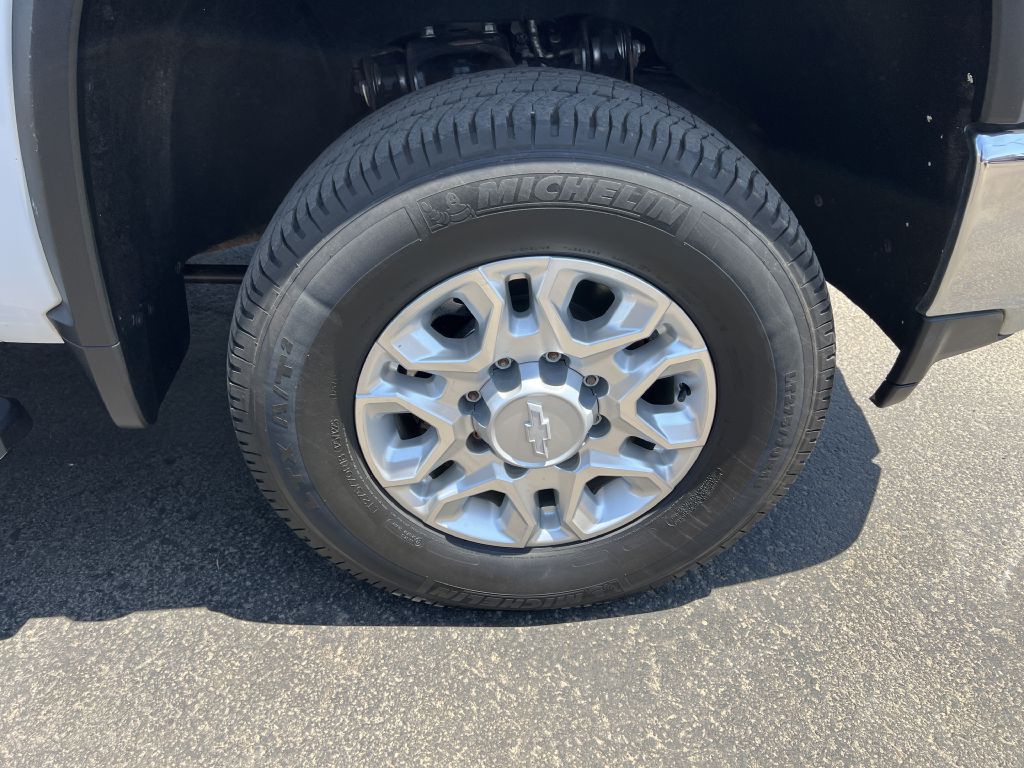 Photo 17 of this CHEVROLET SILVERADO 2500