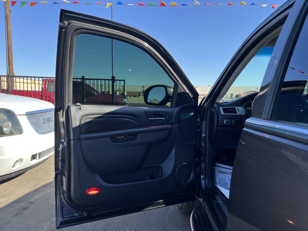 Photo 9 of this CADILLAC ESCALADE