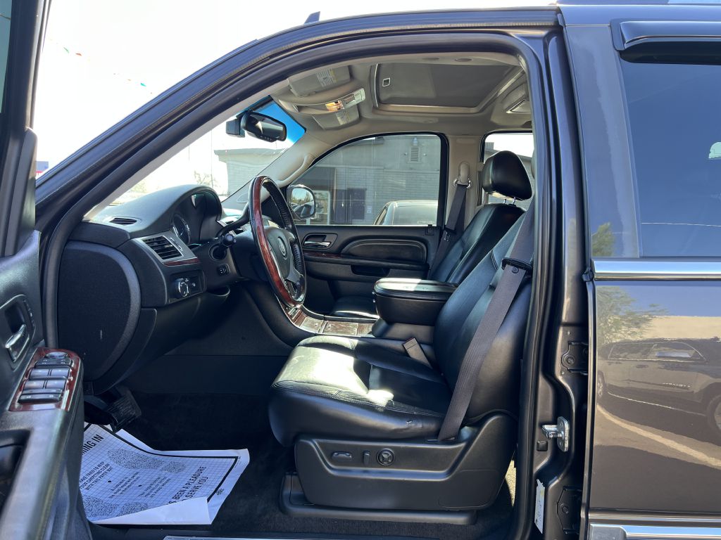 Photo 10 of this CADILLAC ESCALADE