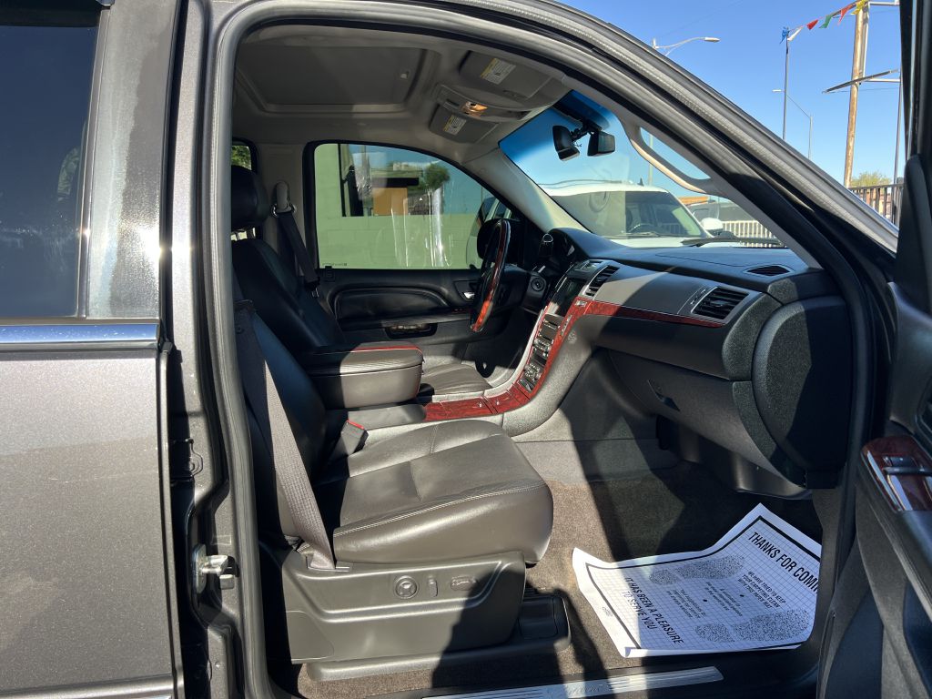 Photo 19 of this CADILLAC ESCALADE
