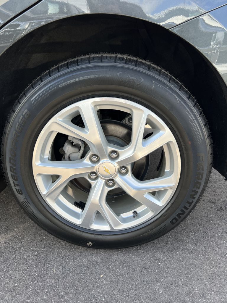 Photo 24 of this CHEVROLET EQUINOX