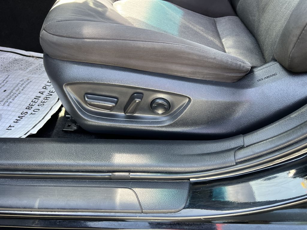 Photo 18 of this TOYOTA CAMRY