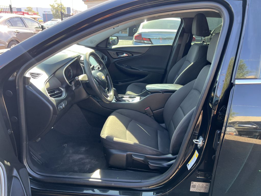 Photo 10 of this CHEVROLET MALIBU