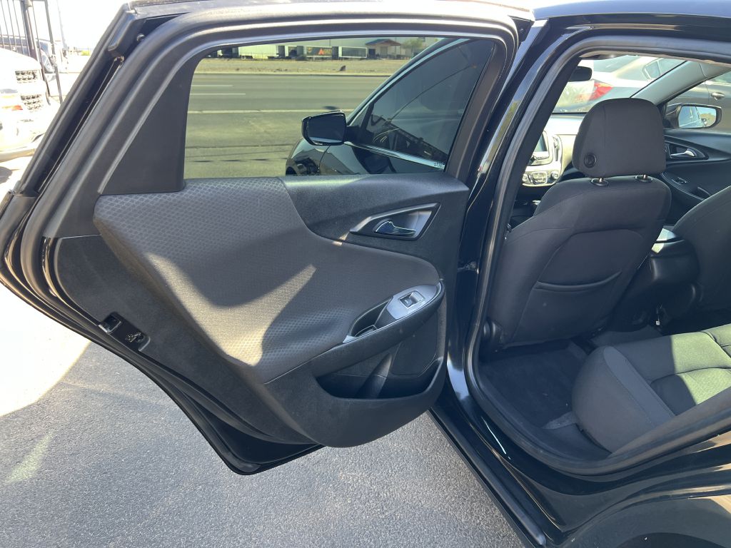 Photo 11 of this CHEVROLET MALIBU