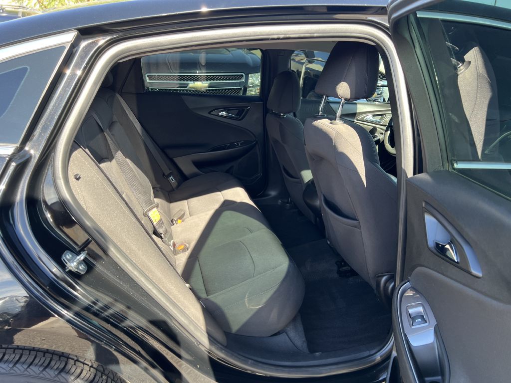 Photo 15 of this CHEVROLET MALIBU