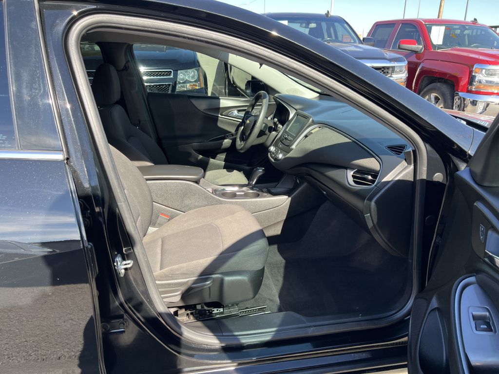 Photo 17 of this CHEVROLET MALIBU