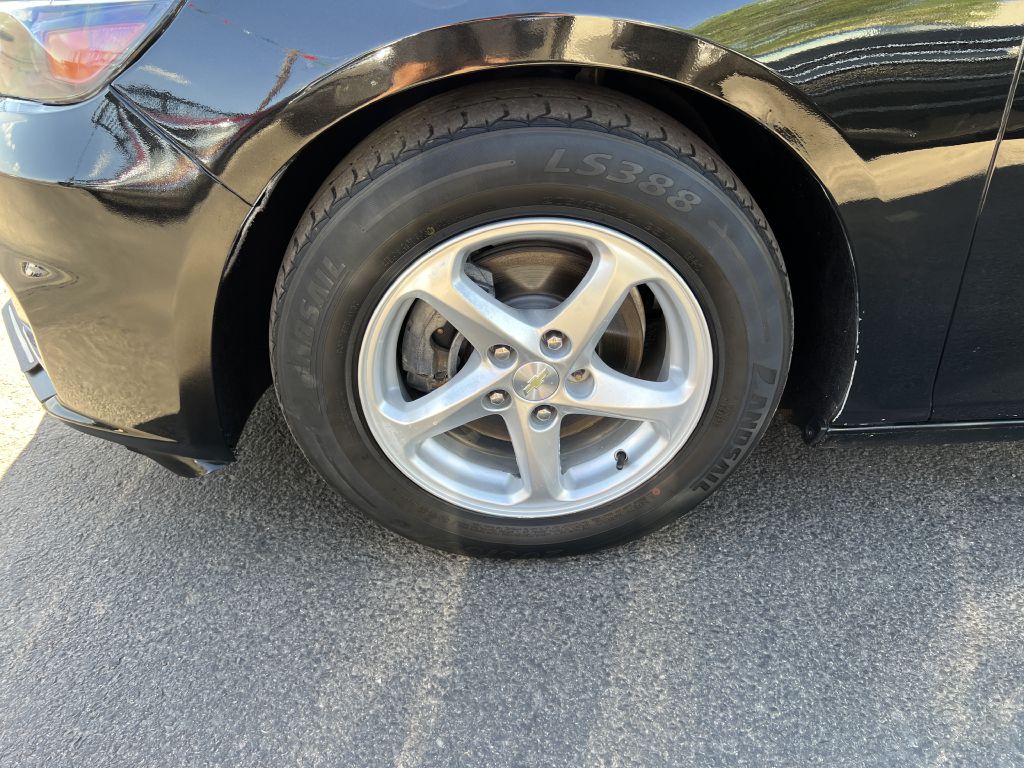 Photo 18 of this CHEVROLET MALIBU