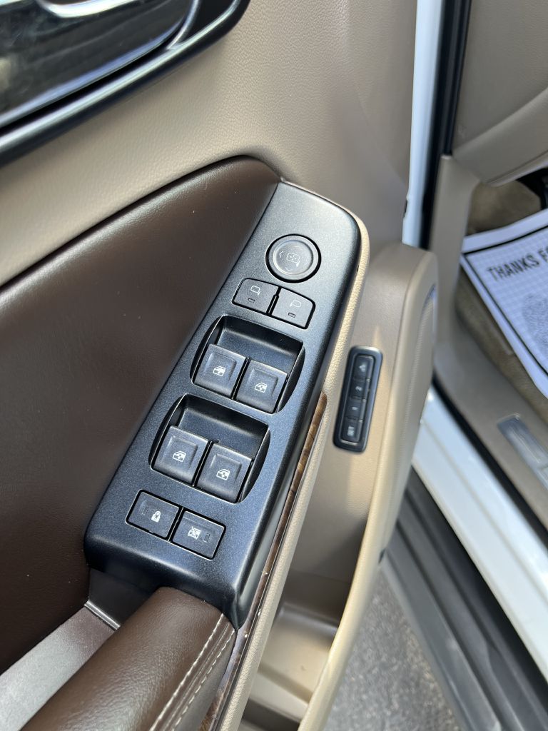 Photo 21 of this CHEVROLET SUBURBAN