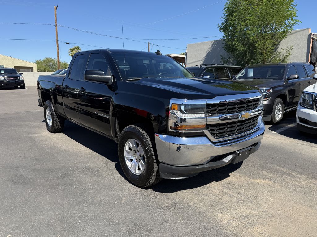 Photo 3 of this CHEVROLET SILVERADO