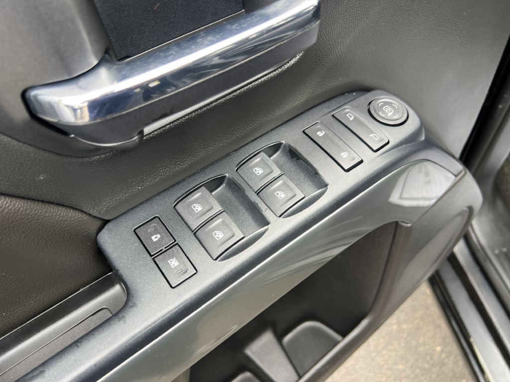Photo 17 of this CHEVROLET SILVERADO