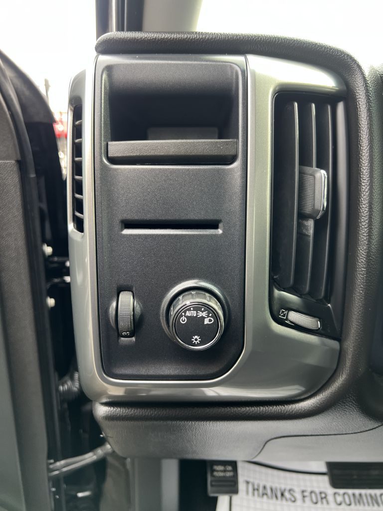 Photo 18 of this CHEVROLET SILVERADO