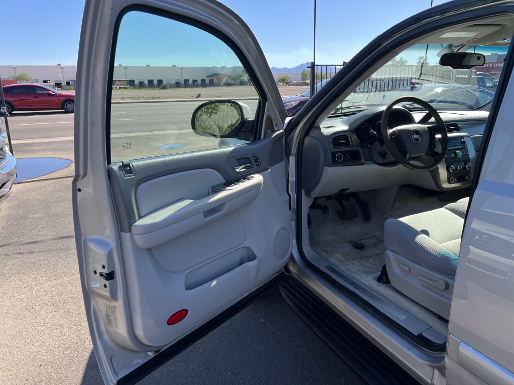 Photo 8 of this CHEVROLET TAHOE