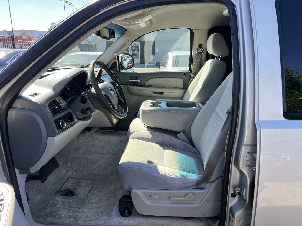 Photo 9 of this CHEVROLET TAHOE