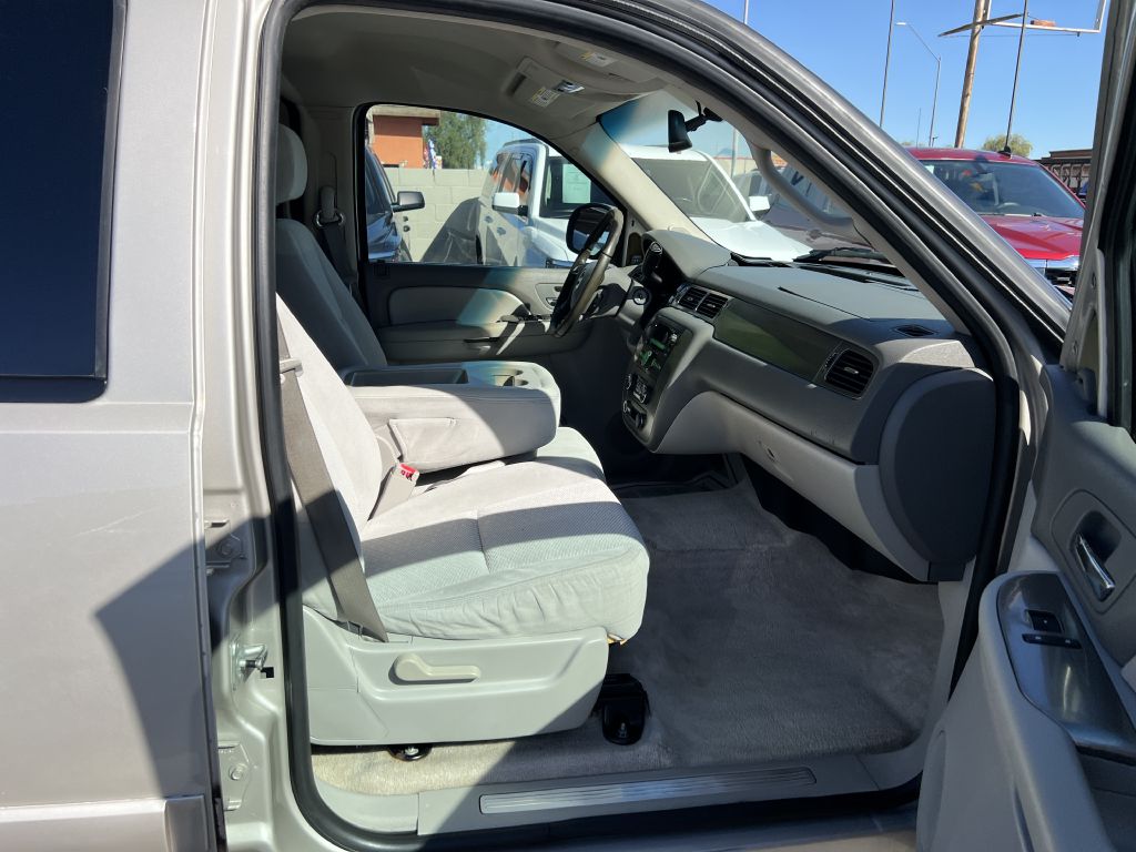 Photo 16 of this CHEVROLET TAHOE