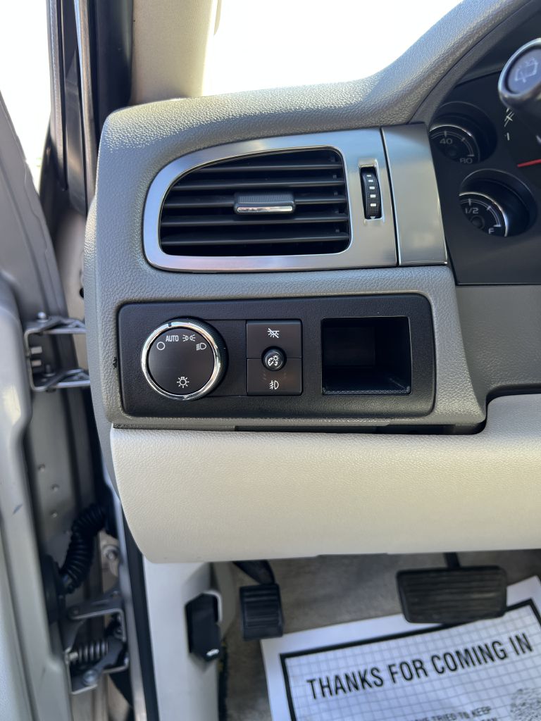 Photo 20 of this CHEVROLET TAHOE