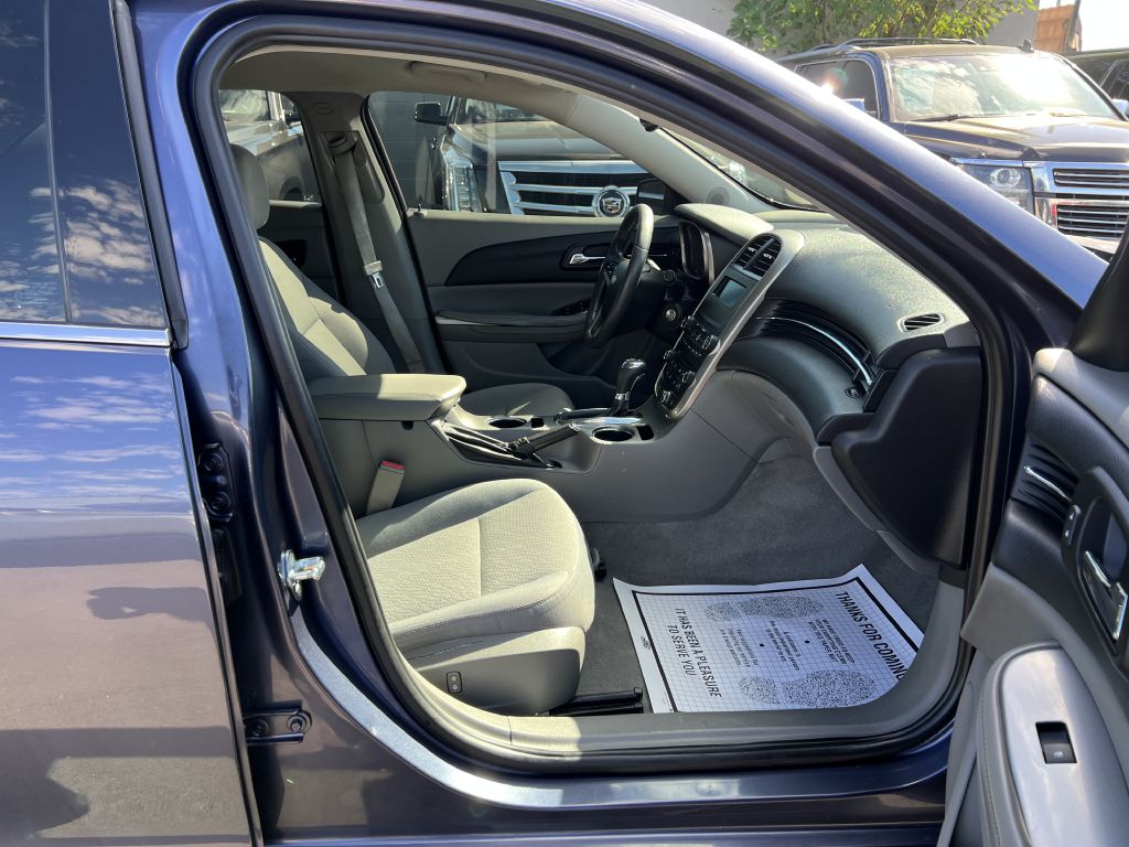 Photo 15 of this CHEVROLET MALIBU