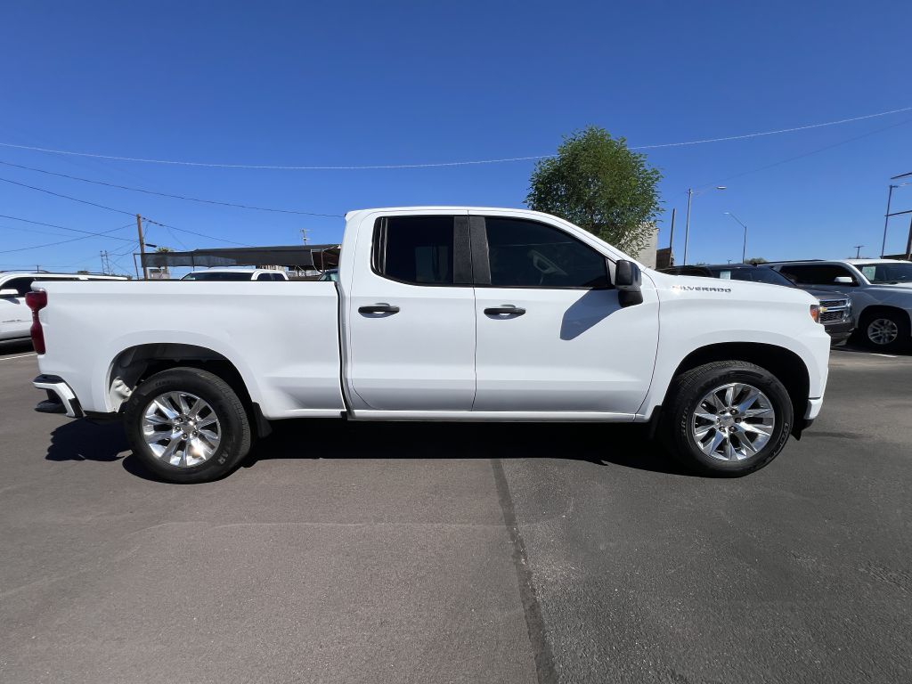 Photo 4 of this CHEVROLET SILVERADO