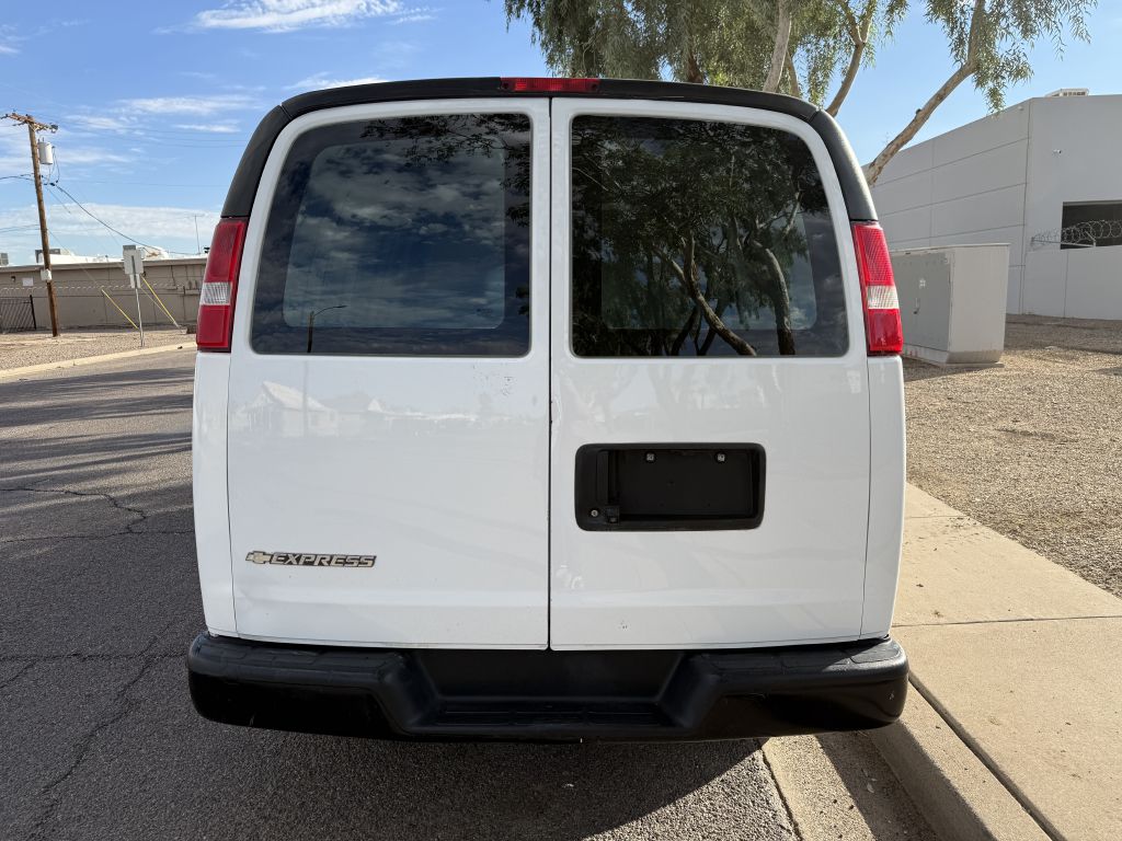 Photo 5 of this CHEVROLET EXPRESS G2500