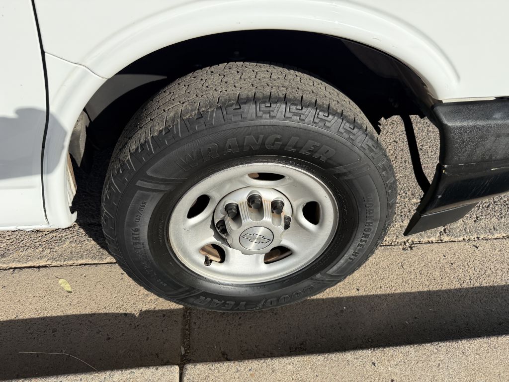 Photo 13 of this CHEVROLET EXPRESS G2500