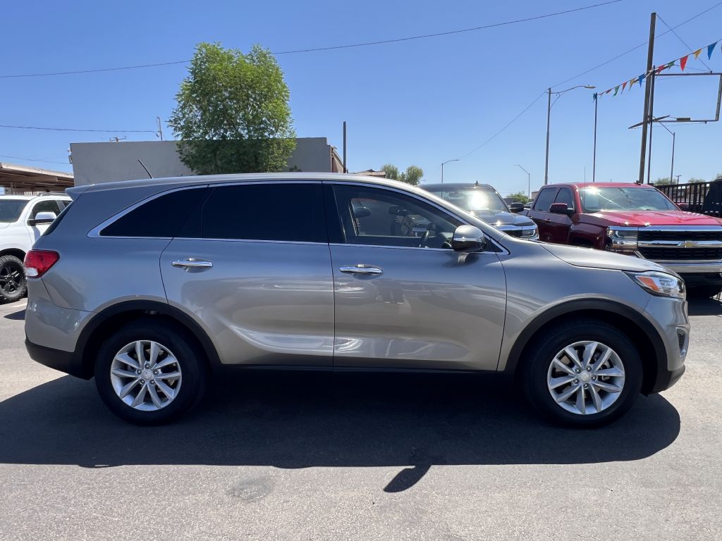 Photo 5 of this KIA SORENTO