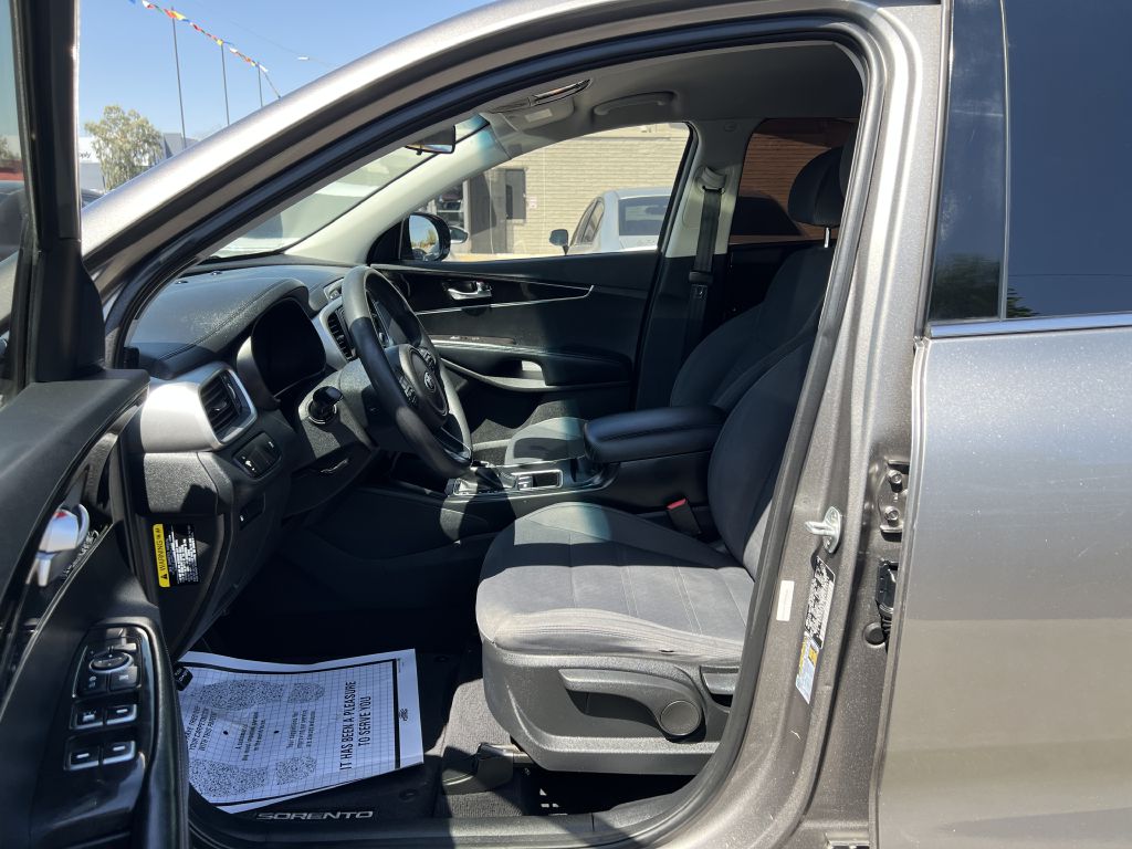 Photo 10 of this KIA SORENTO