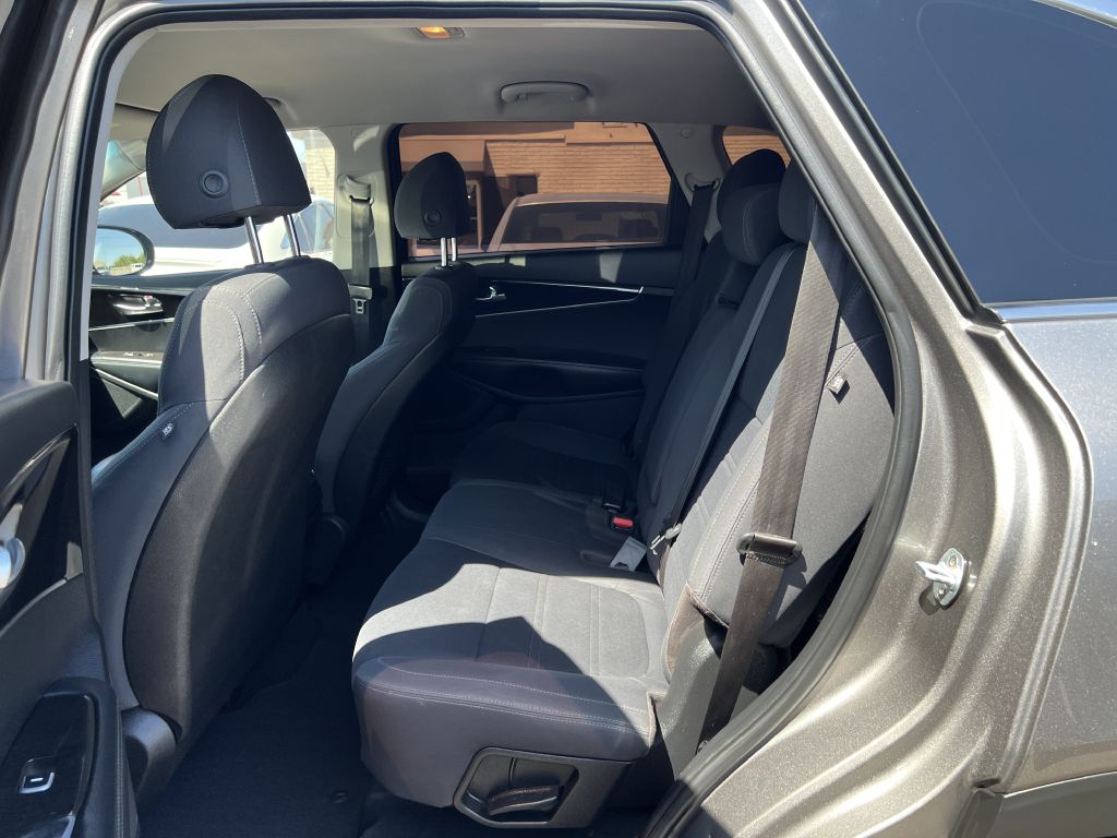 Photo 12 of this KIA SORENTO