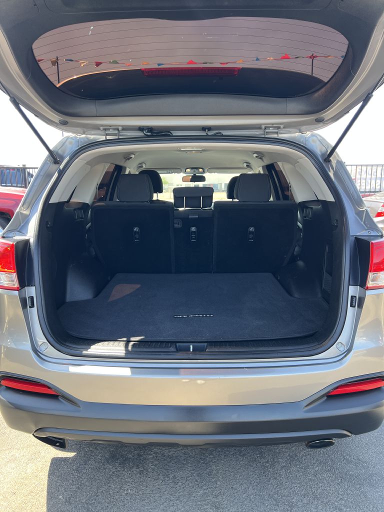 Photo 13 of this KIA SORENTO