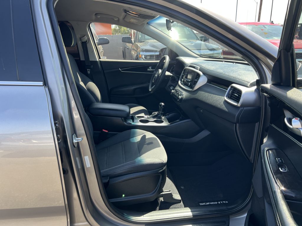 Photo 18 of this KIA SORENTO