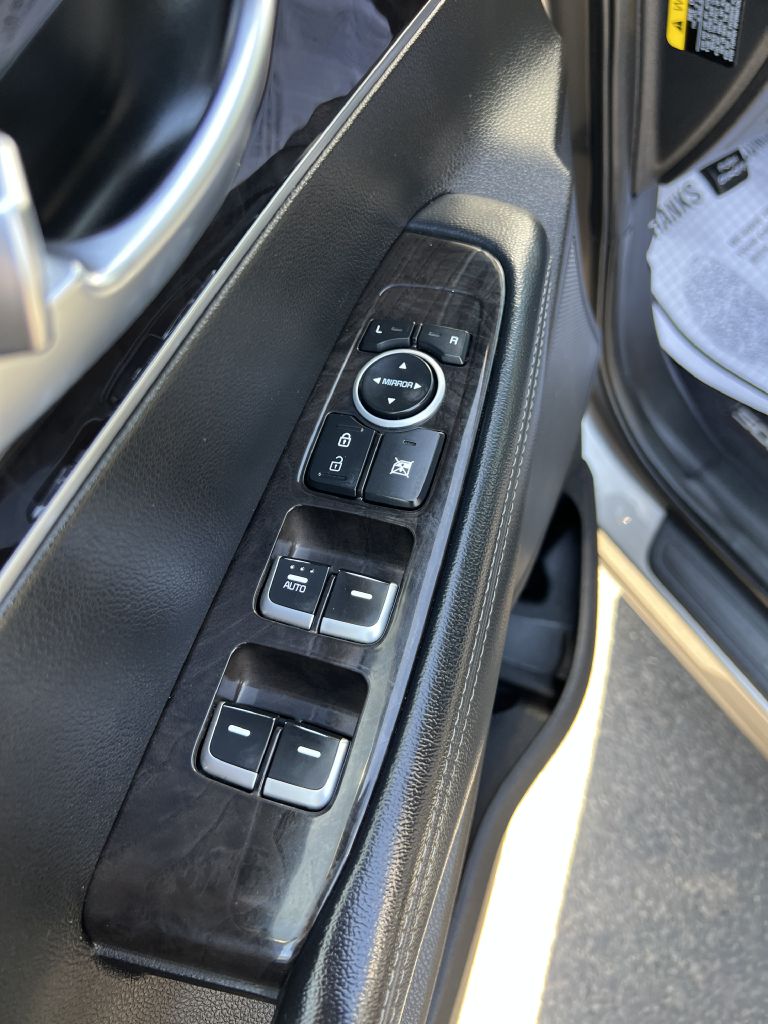 Photo 21 of this KIA SORENTO