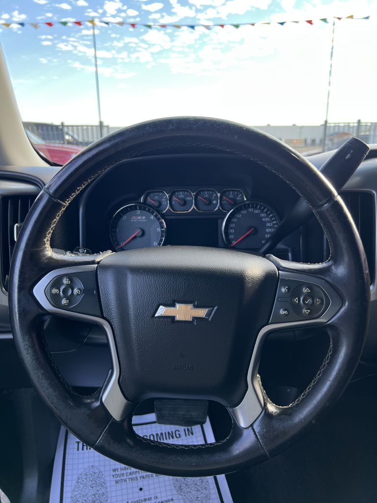 Photo 18 of this CHEVROLET SILVERADO