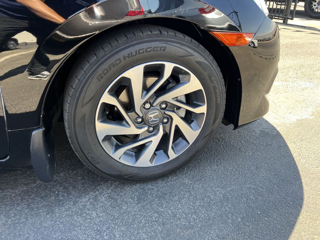 Photo 17 of this HONDA CIVIC