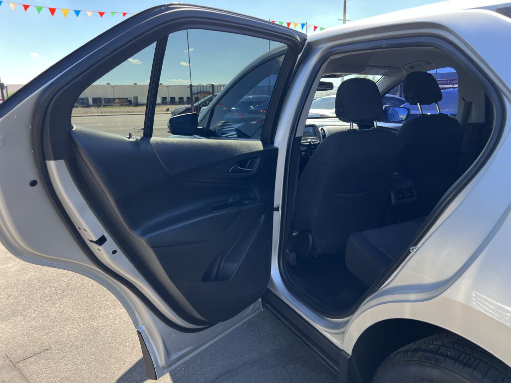 Photo 11 of this CHEVROLET EQUINOX