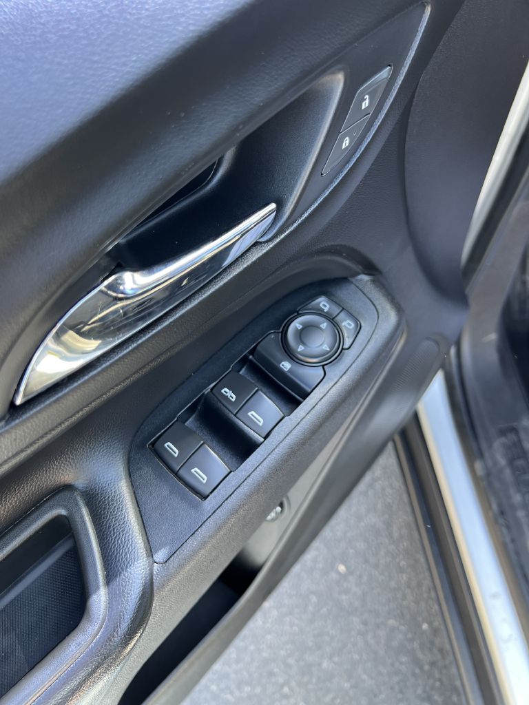 Photo 18 of this CHEVROLET EQUINOX